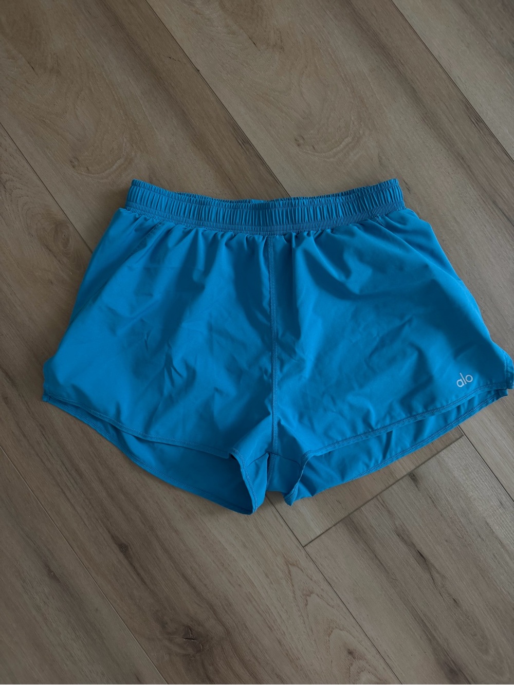 ALO Yoga Teal Stride Shorts - Picture 3 of 4